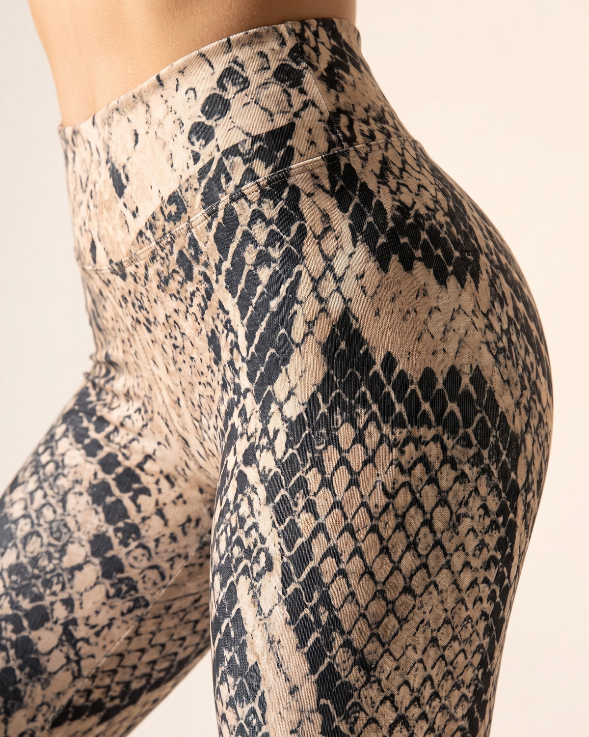 3D Snakeskin Leggings - Snake pattern - Hip Fabric Close-Up