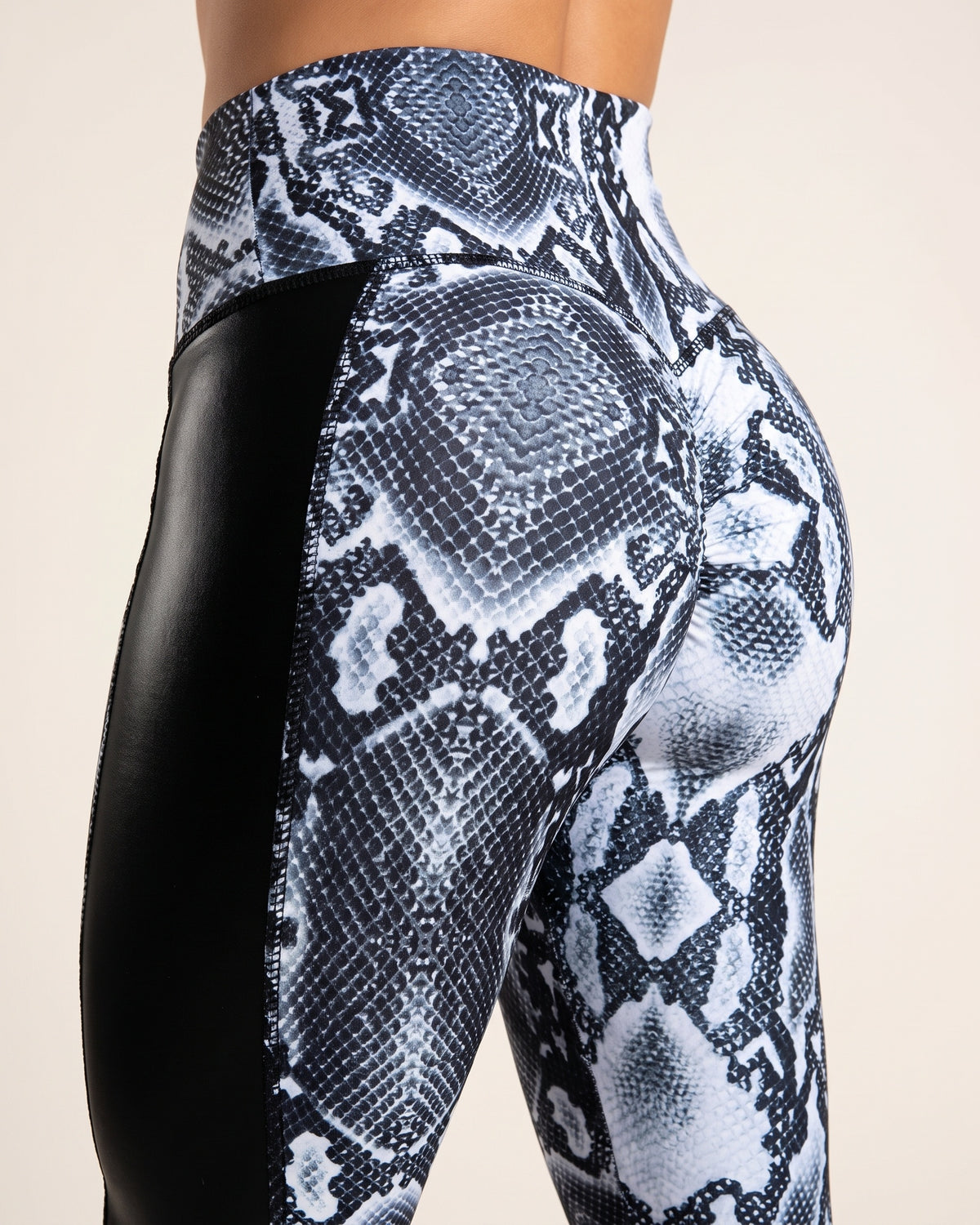 Blue Snake Print Leggings - Black - Glute Close-Up