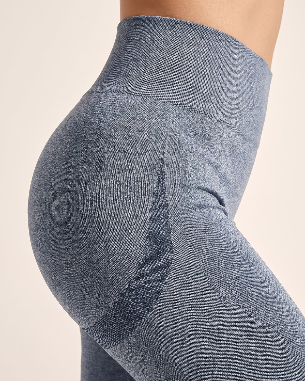 Butt-Lifting Yoga Leggings - Gray blue - Hip Fabric Close-Up