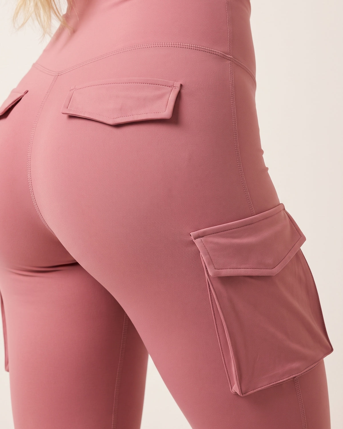 Cargo Leggings - pink - Glute Close-Up