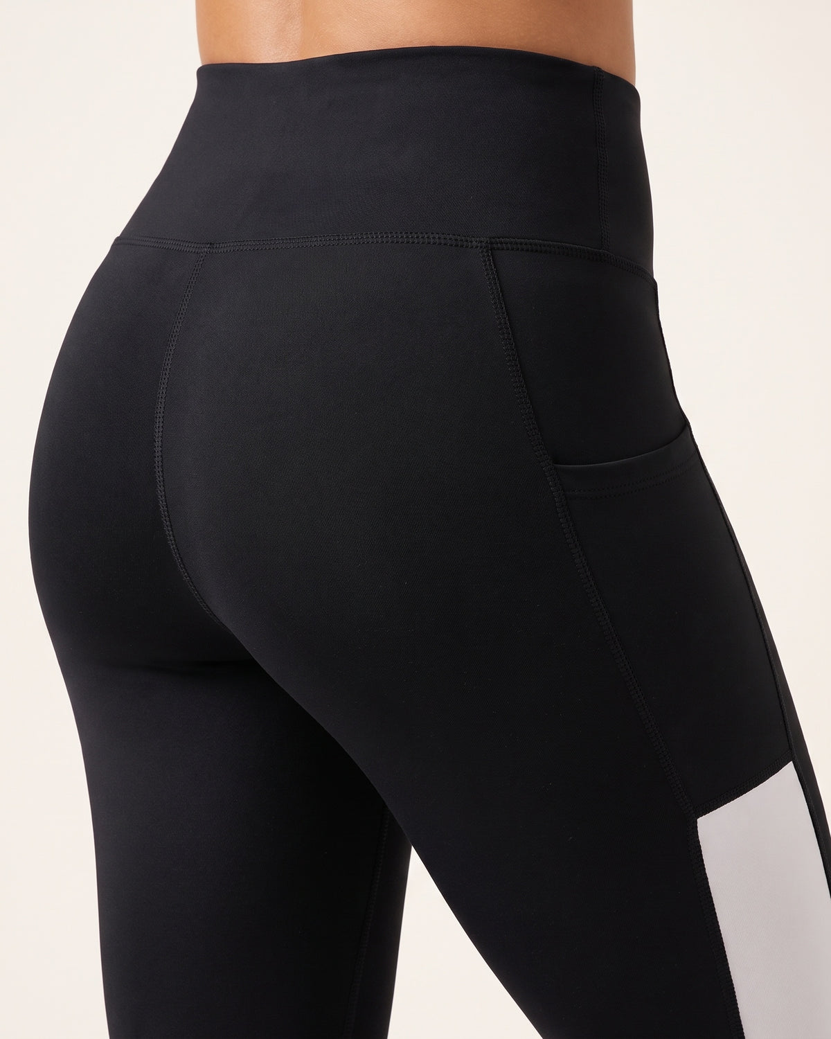 Colour-Block Leggings - Black and white - Glute Close-Up