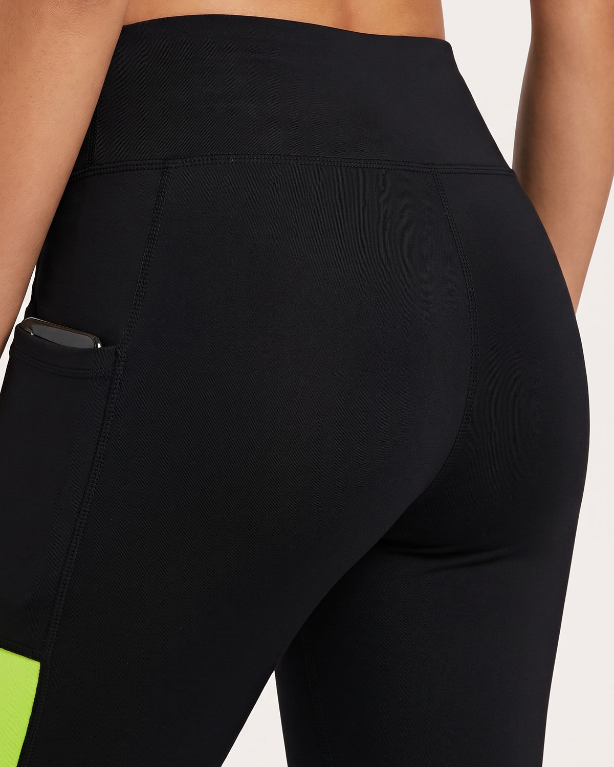 Colour-Block Leggings - Black green - Glute Close-Up