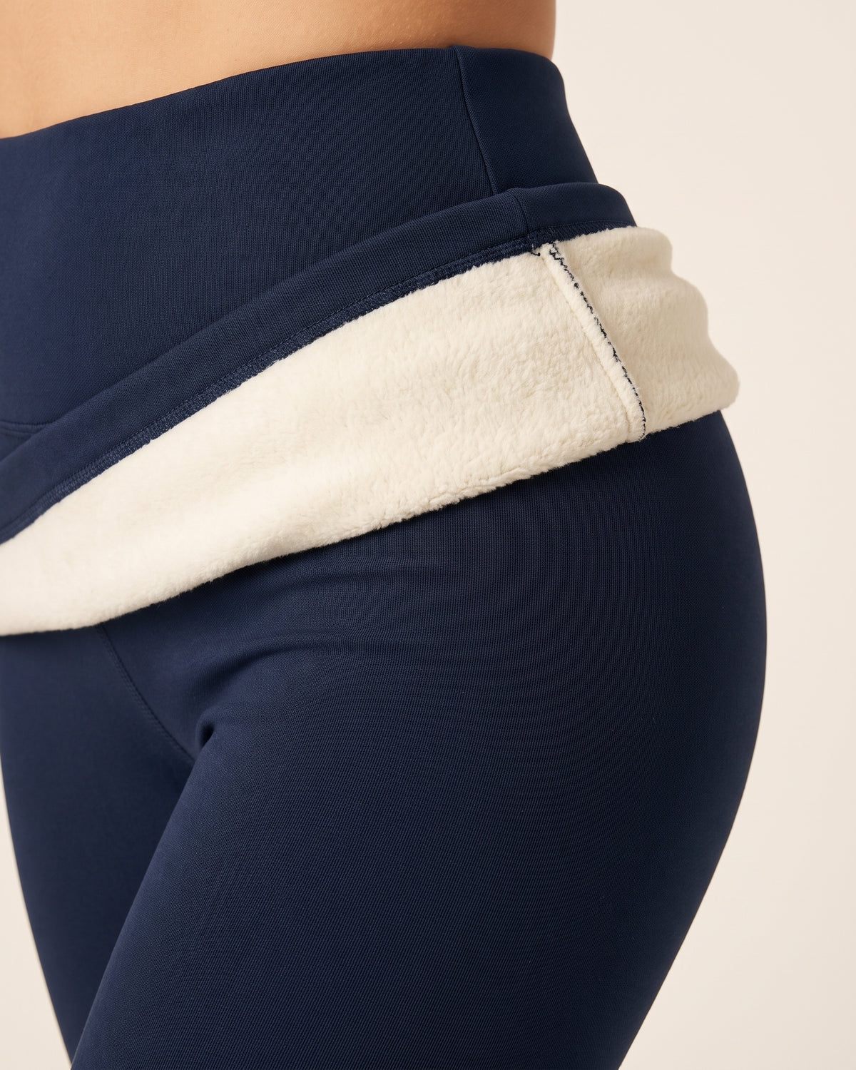 Fleece-Lined Leggings - Navy blue - Hip Fabric Close-Up