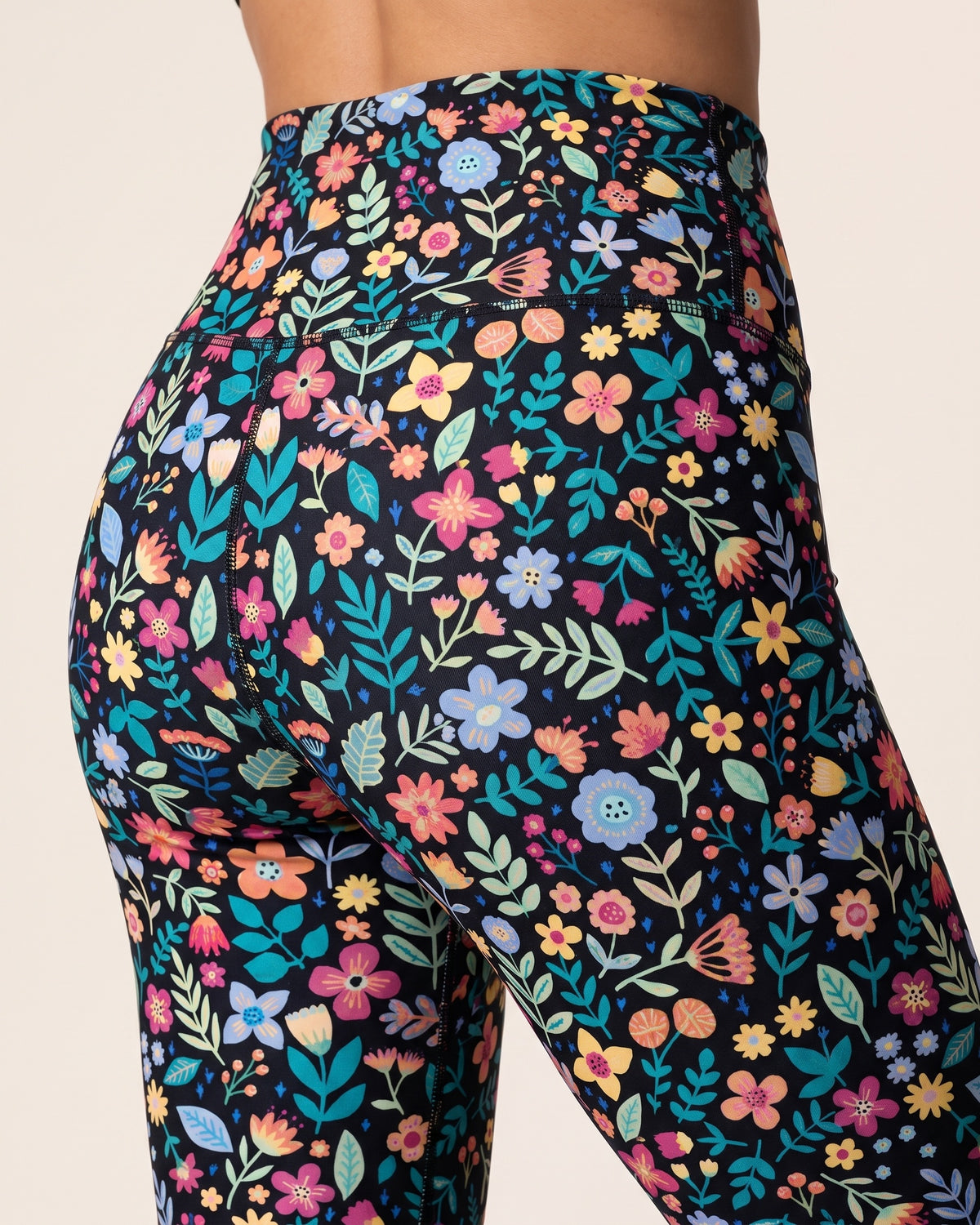 Floral Leggings - Cartoon flowers - Glute Close-Up
