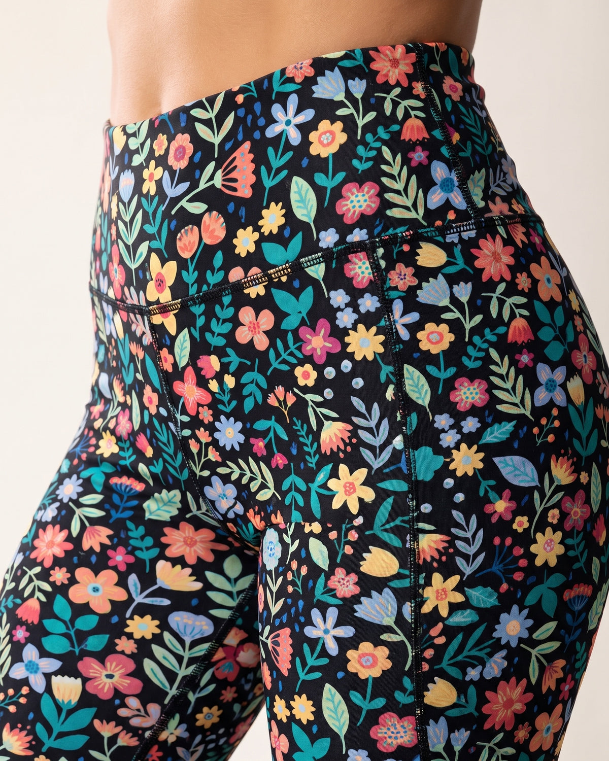 Floral Leggings - Cartoon flowers - Hip Fabric Close-Up