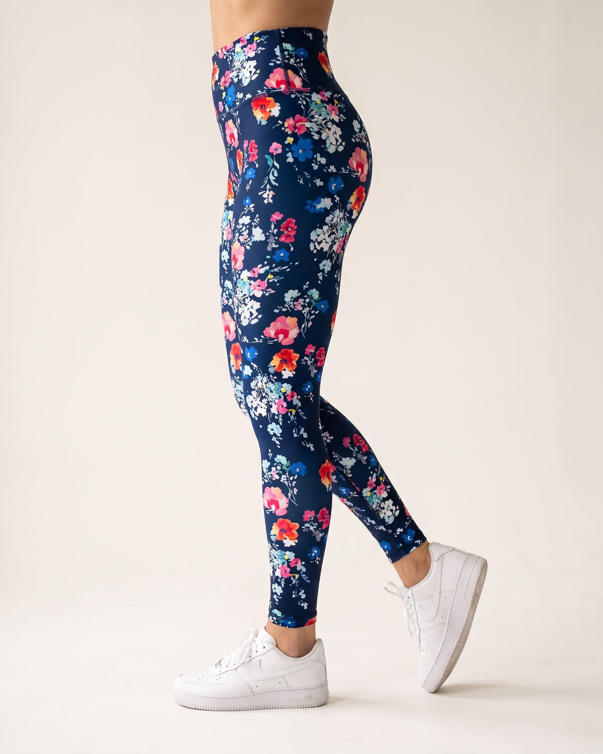 Floral Leggings - Navy blue floral - Side Profile