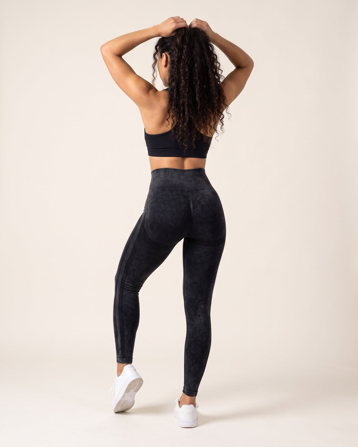 Sculpting Leggings - black - Back