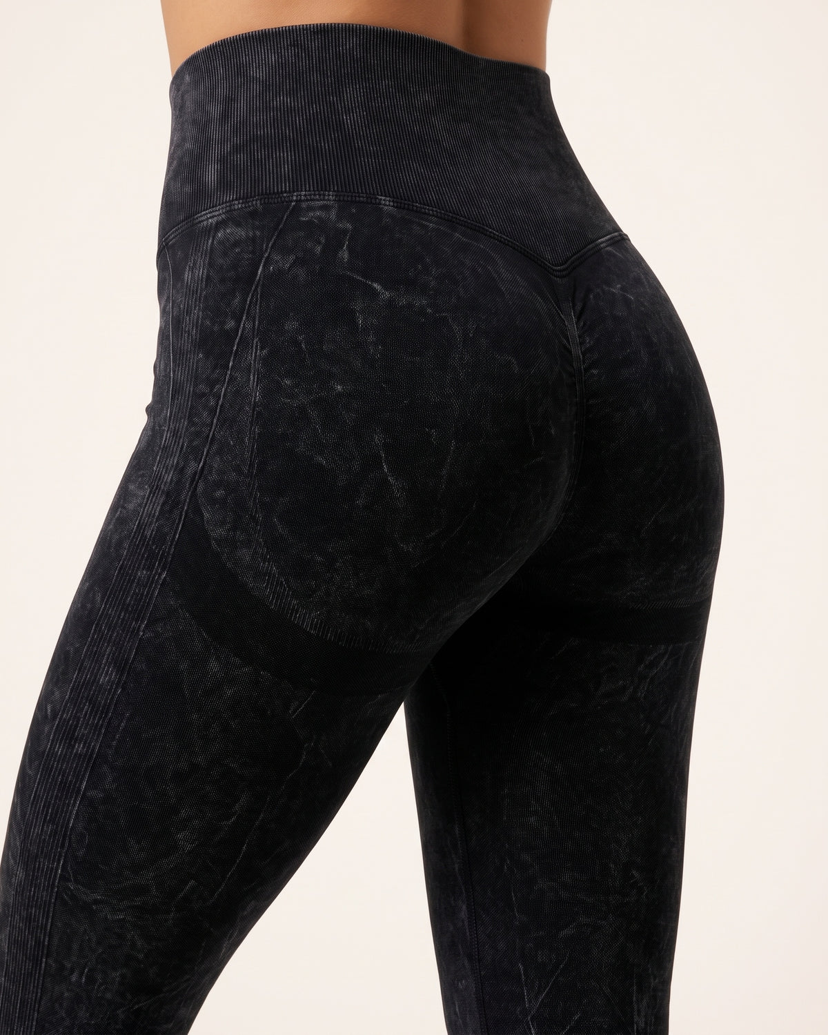 Sculpting Leggings - black - Glute Close-Up