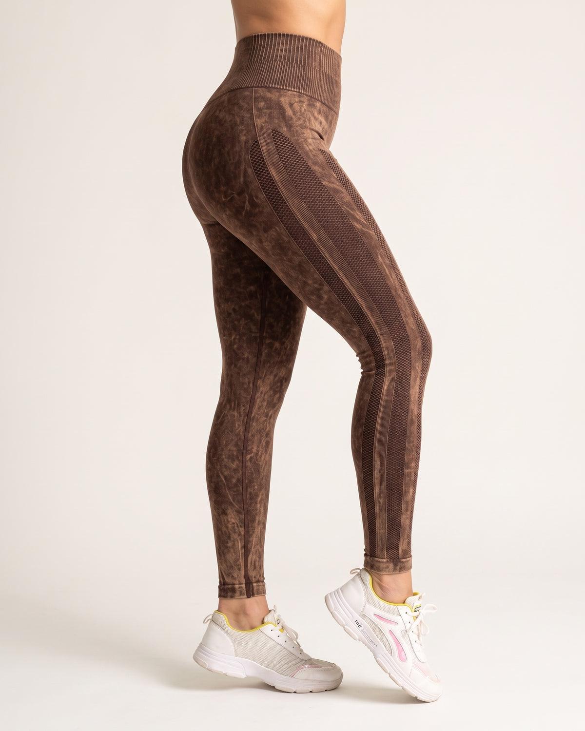 Sculpting Leggings - Brown - Side Profile
