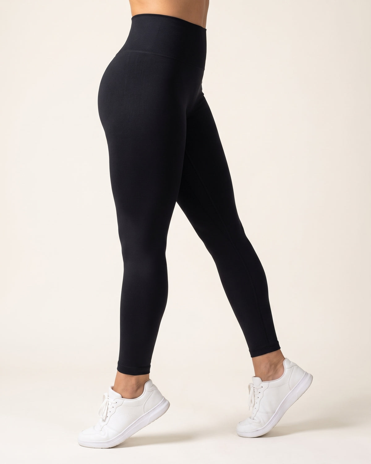 Seamless Leggings - Black - Side Profile
