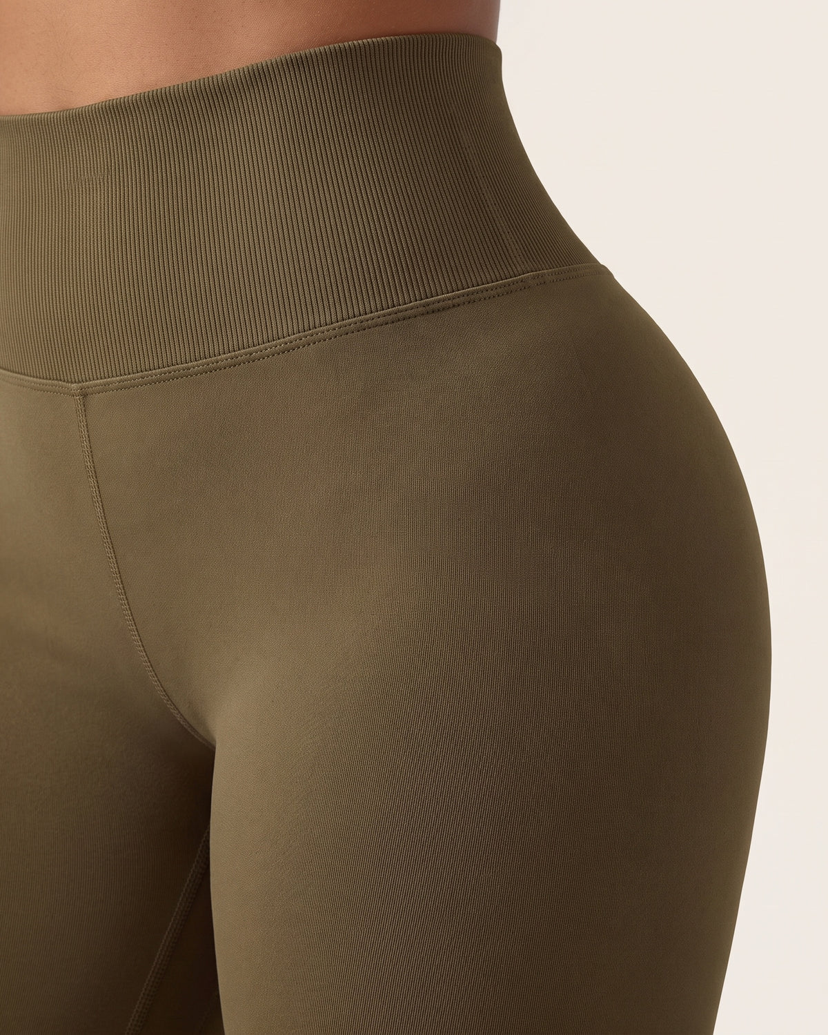 Seamless Leggings - Coffee - Hip Fabric Close-Up