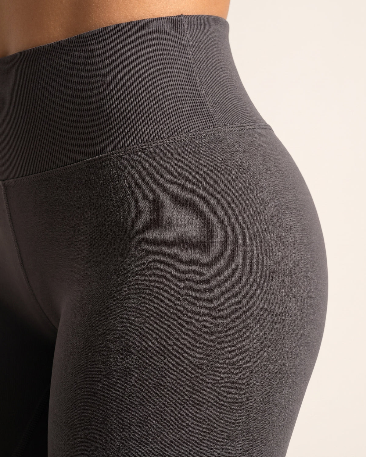 Seamless Leggings - Dark Grey - Hip Fabric Close-Up