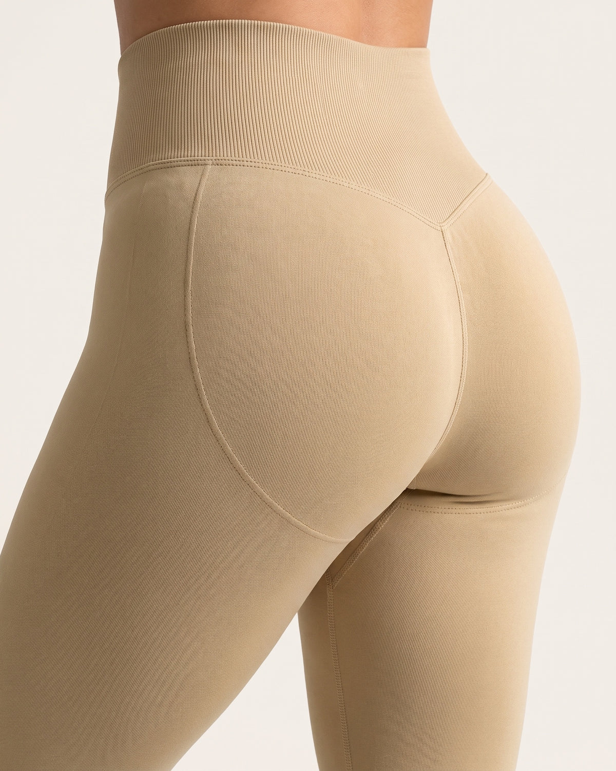 Seamless Leggings - Khaki - Glute Close-Up