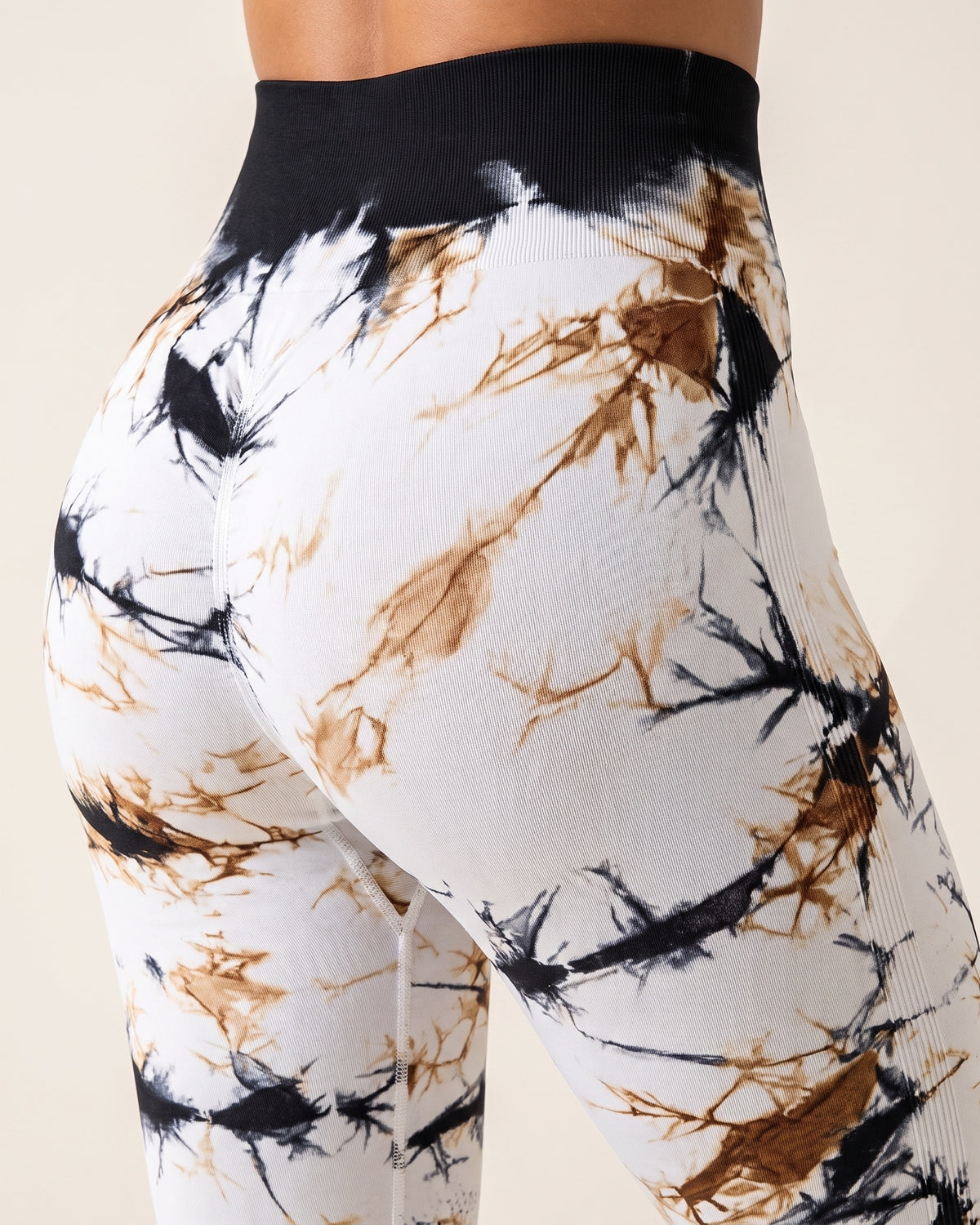 Tie-Dye Leggings - Brown black and white - Glute Close-Up