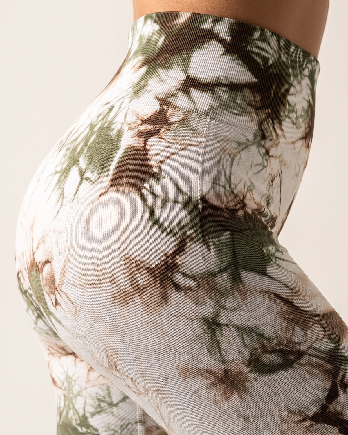 Tie-Dye Leggings - Green brown white - Hip Fabric Close-Up
