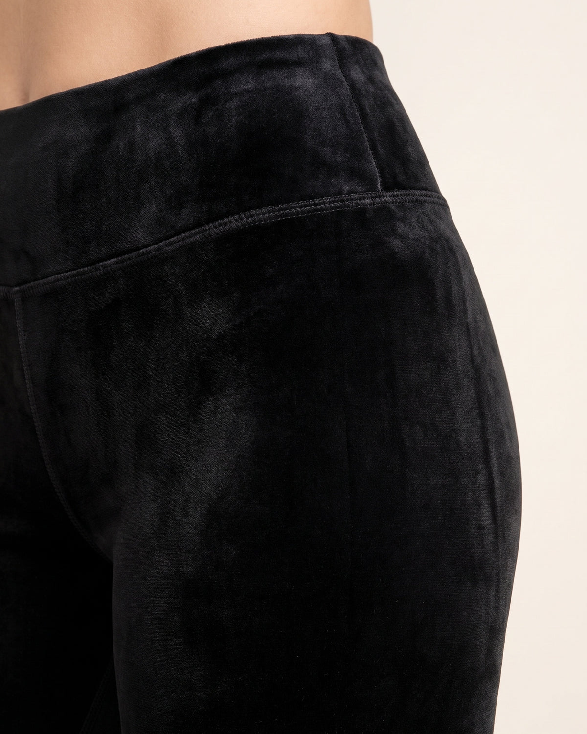 Velvet Winter Leggings - Black - Hip Fabric Close-Up