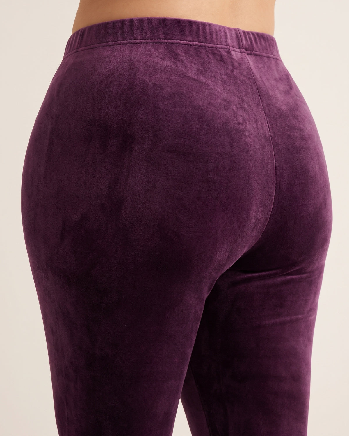Velvet Winter Leggings - Purple - Glute Close-Up